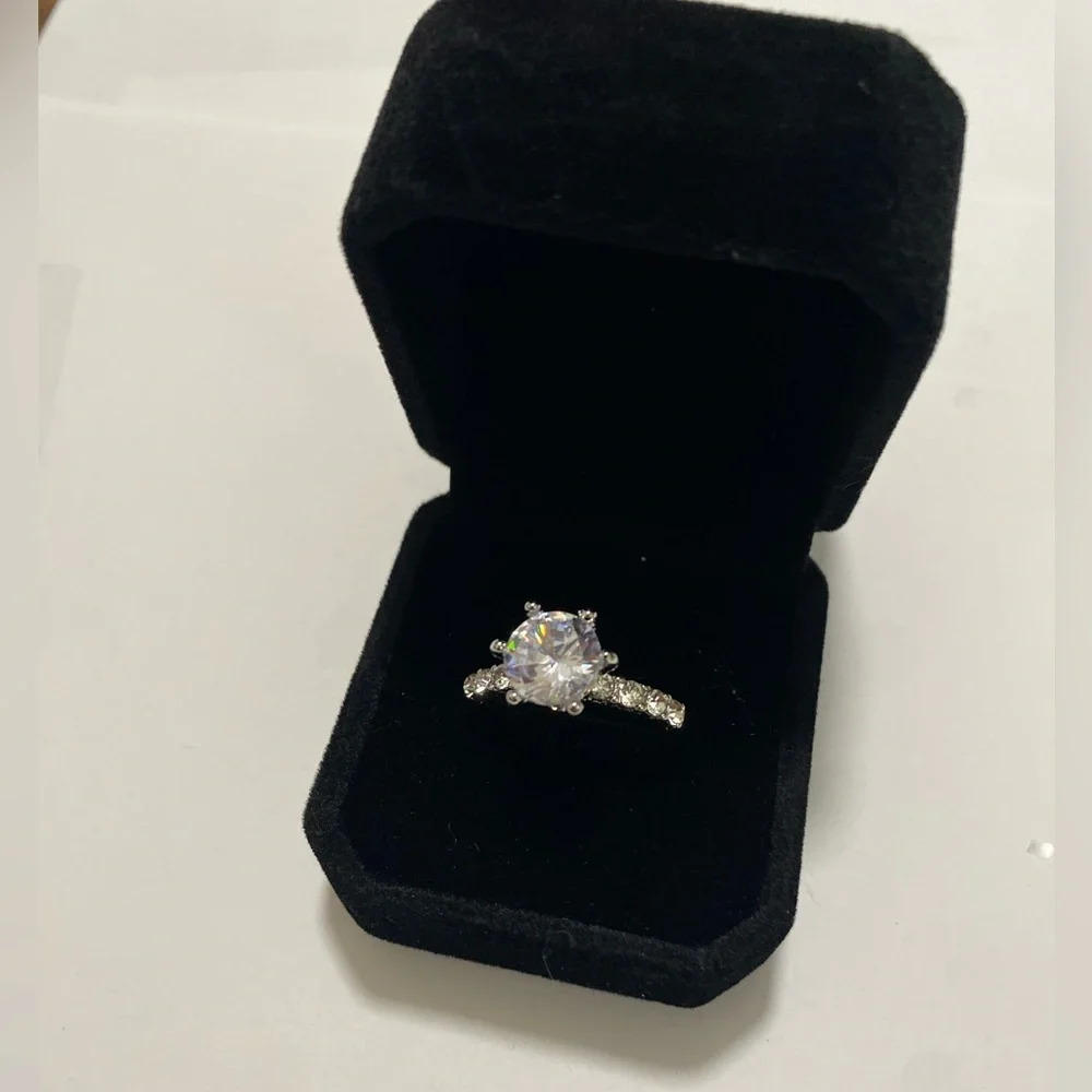 Elegant Sterling Silver White Topaz New Charms Unique Ring Size 7